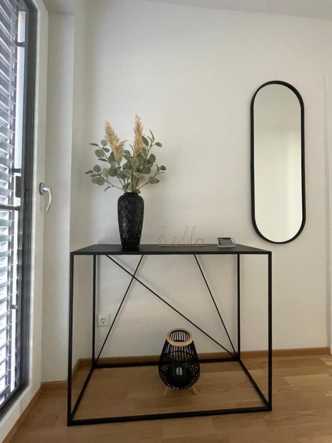 Luxury - Apartment Mit Balkon In Seenaehe غموندين المظهر الخارجي الصورة
