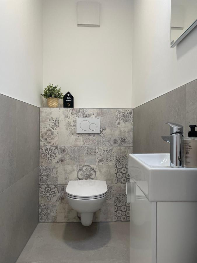 Luxury - Apartment Mit Balkon In Seenaehe غموندين المظهر الخارجي الصورة