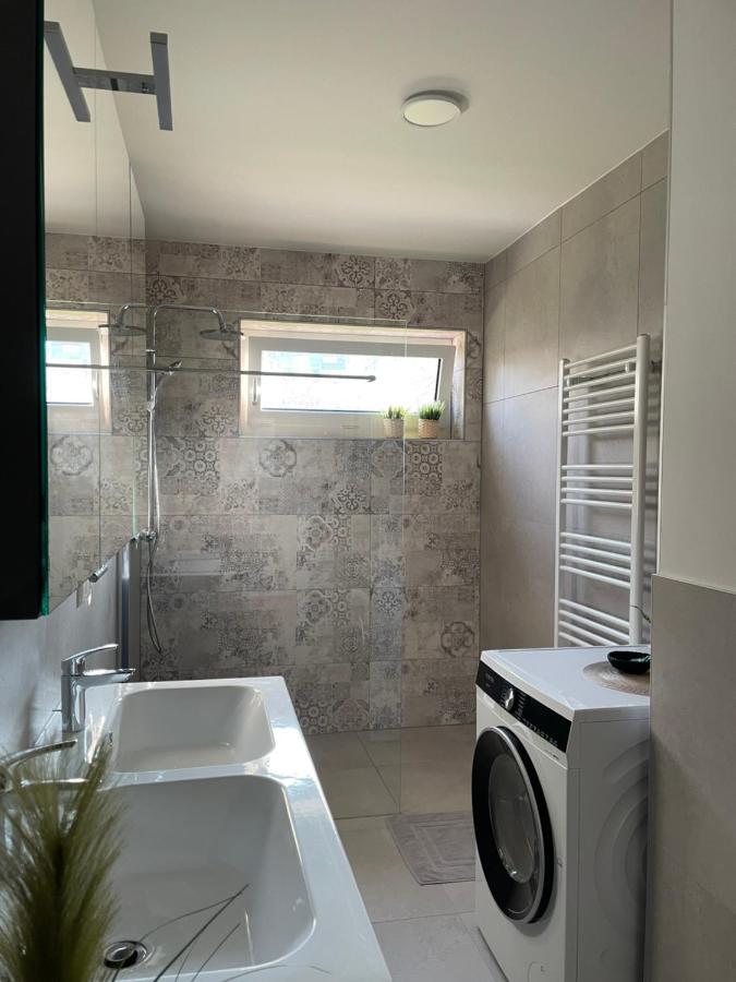 Luxury - Apartment Mit Balkon In Seenaehe غموندين المظهر الخارجي الصورة